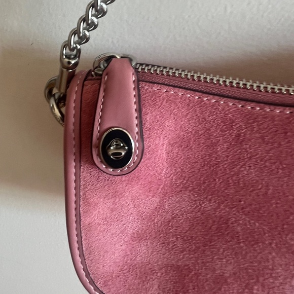 NWT COACH SWINGER 20 IN PINK SUEDE - Picture 2 of 4